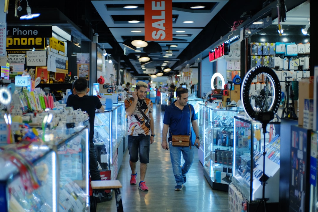 家電量販店の入口