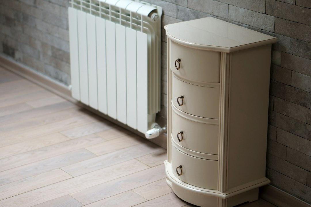 部屋の隅に置いた暖房器具